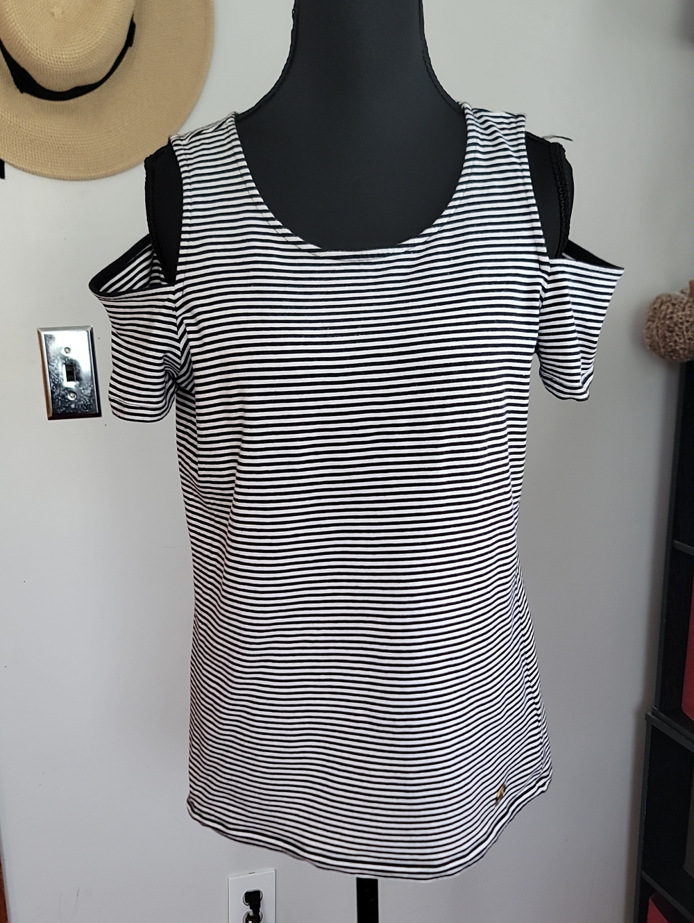 Michael Kors Black & White Striped Cold-Shoulder Tank size med